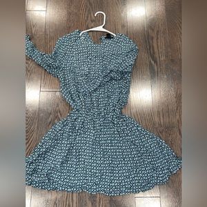 Elegant green and blue dress business casual modern Worn just once . SMOKE FREE